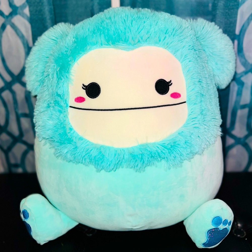 Joelle Bigfoot 16” Squishmallow NWOT